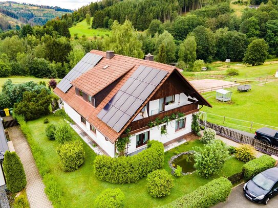 Zweifamilienhaus mit großem Garten und atemberaubender Aussicht