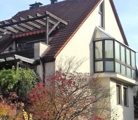 Traumhaft schöne Maisonette-Wohnung mit Loggia und Wintergarten in ruhigem, naturnahen Wohnquartier