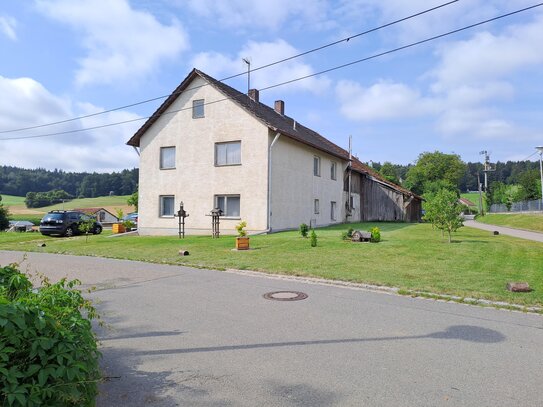 Einfamilienhaus mit Hofstelle und zusätzlichen Bauplatz 1833 m²