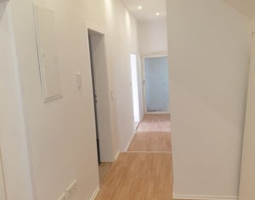 Herzlich willkommen in Ihrem renovierten Zuhause! 5 Zimmer + Balkon