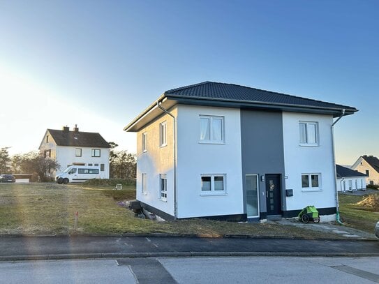 Neuwertiges sehr ruhig gelegenes Einfamilienhaus in Diemelstadt-Rhoden