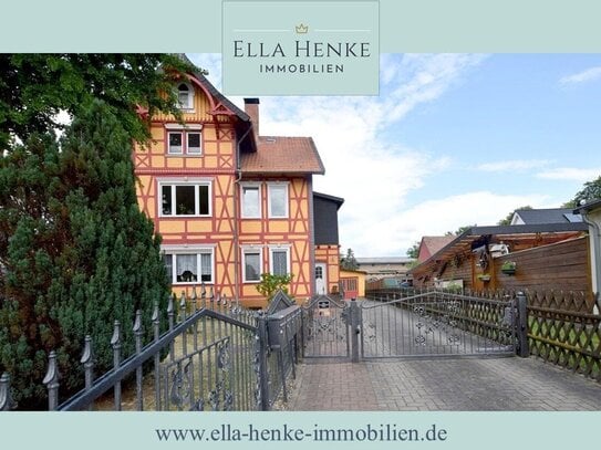 Schöne, helle Dachgeschoss-Wohnung in stilvoller Villa mit Gartennutzung.