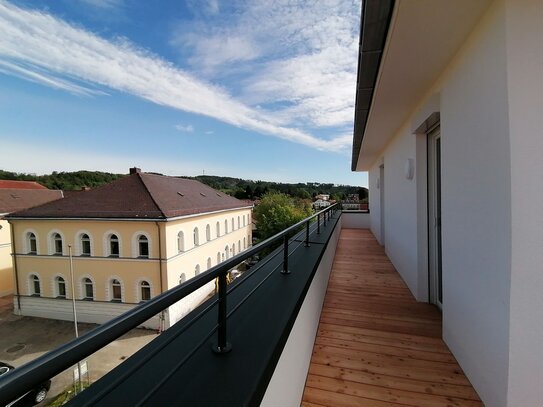 Hochwertige 2-Zimmer Penthouse-Wohnung im Stadtzentrum - Einbauküche, Tiefgaragenstellplatz und Keller