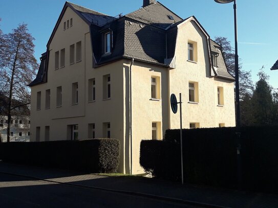 2 Raum Wohnung in Markersdorf mit Tageslichtbad, niedrigen Nebenkosten, energetisch saniert - Bushaltestelle nebenan!