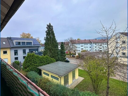 Charmante 3-Zimmer-Wohnung mit Gartenanteil in Rielasingen mit Carport ! Bezug nach Absprache