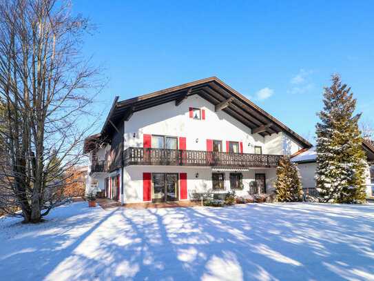 Ortsrandlage mit herrlichem Berg-/ Weitblick! Stilvolles Landhaus mit ca. 1.900 m² Grund - Wildsteig