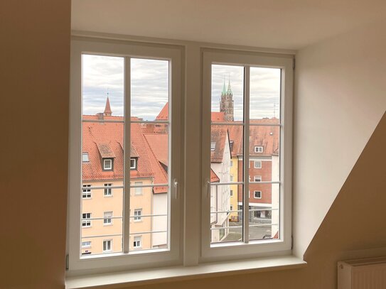 Komplettsanierte 2-Zimmerwohnung mit beeindruckendem Blick auf die Lorenzkirche