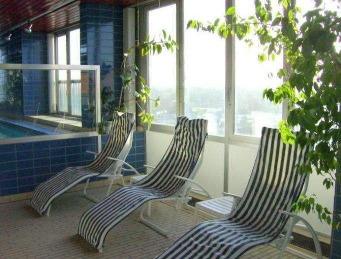 ## Nähe Gete, 1,5 Zi., topp mit Schwimmbad und Sauna ##