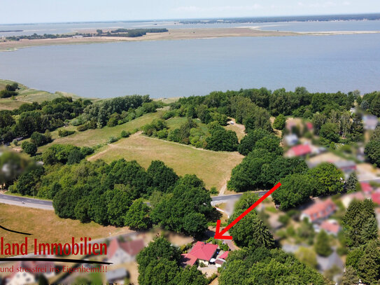 Ein Traum im Bungalowstil mit zusätzlichem separatem Gästehaus eingebettet zwischen dem Bodden und dem Wald