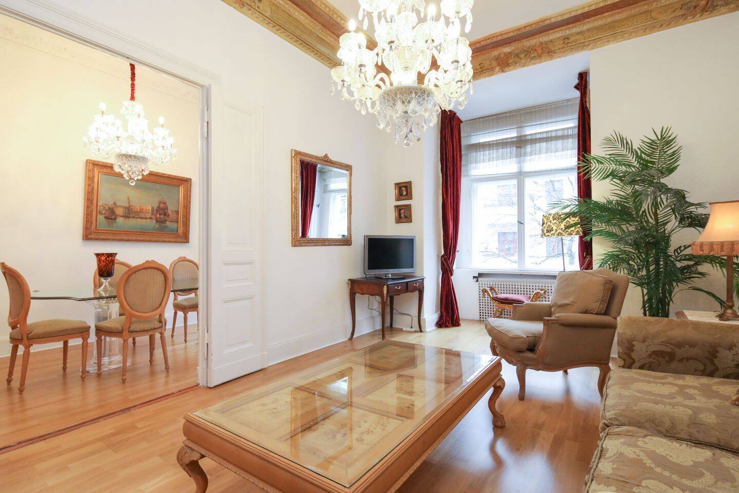 Komfortable, helle und gemütliche 3 Zimmerwohnung mit schönen Antiquitäten in Charlottenburg - Photo 1