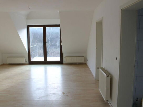 Sonnenverwöhnte 4-Zimmer Maisonette-Wohnung mit EBK in Dreieichenhain am Waldrand!