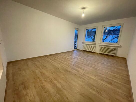 *Modernisierte Balkonwohnung mit Tageslichtbad*