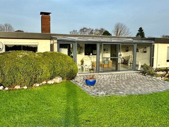 Tönning, sehr gepflegter Bungalow in Sackgassenendlage mit großem Wintergarten.