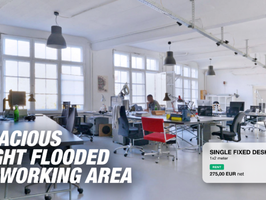 Desks in a light flooded coworking space - Kreuzberg - All-in-Miete