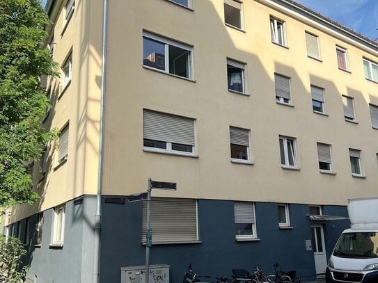 2-Zimmer-Wohnung mit Kellerabteil in Nürnberg-Steinbühl: Neue Küche (2021), modernes Dach mit Dämmung (2024)!