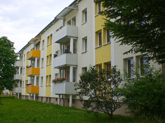 2-Raum-Wohnung mit Balkon und Badewanne in ruhiger und grüner Lage