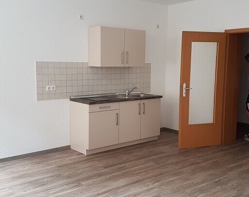 25 m² Wohnbereich mit offener Küche + EBK * / Vinyl / Bad mit Wanne