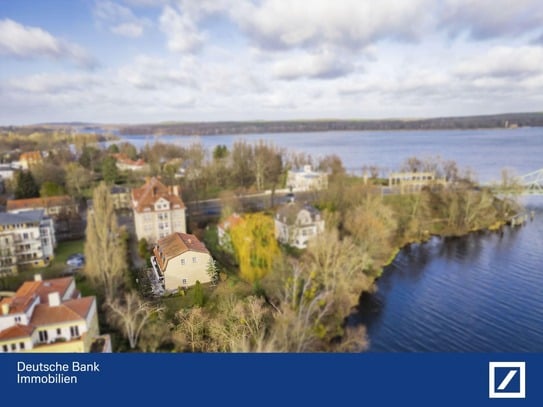 "Elegantes Reihenendhaus mit großem Garten & traumhaftem Blick auf die Glienicker Lake"