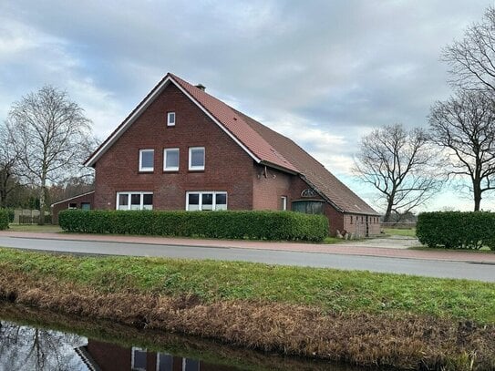 Bauernhaus mit großen Stallungen und Ländereien in Kanallage von Rhauderfehn! Bauplatz abtrennbar!