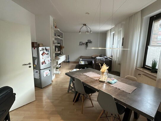 Schicke EG Whg 3,5 Zimmer mit Balkon von privat