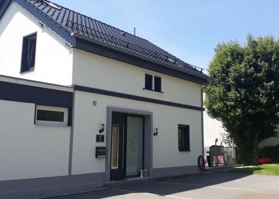 Innerstädtisches und sehr ruhig gelegenes Ein - bis Zweifamilienhaus mit großer Garage in Lüdenscheid