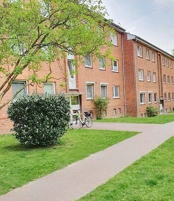 Verm. ca. 81,21 m² große 3,5-Zimmer-Wohnung mit Balkon - Grünareale + Teich vor der Tür, prov.-frei