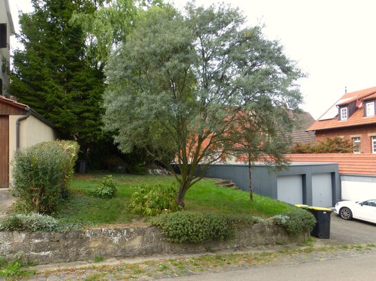 Schöner Bauplatz in der Ortsmitte von Ottmarsheim mit 2 vorhandenen bebaubaren Doppelgaragen