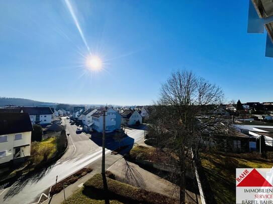 Sonnige, frisch renovierte Wohnung mit Weitblick!