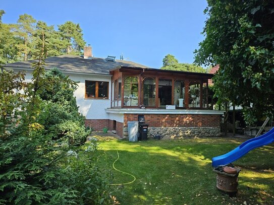 Provisionsfrei! Charmantes Einfamilienhaus mit großem Garten und Swimmingpool in Wilhelmshorst