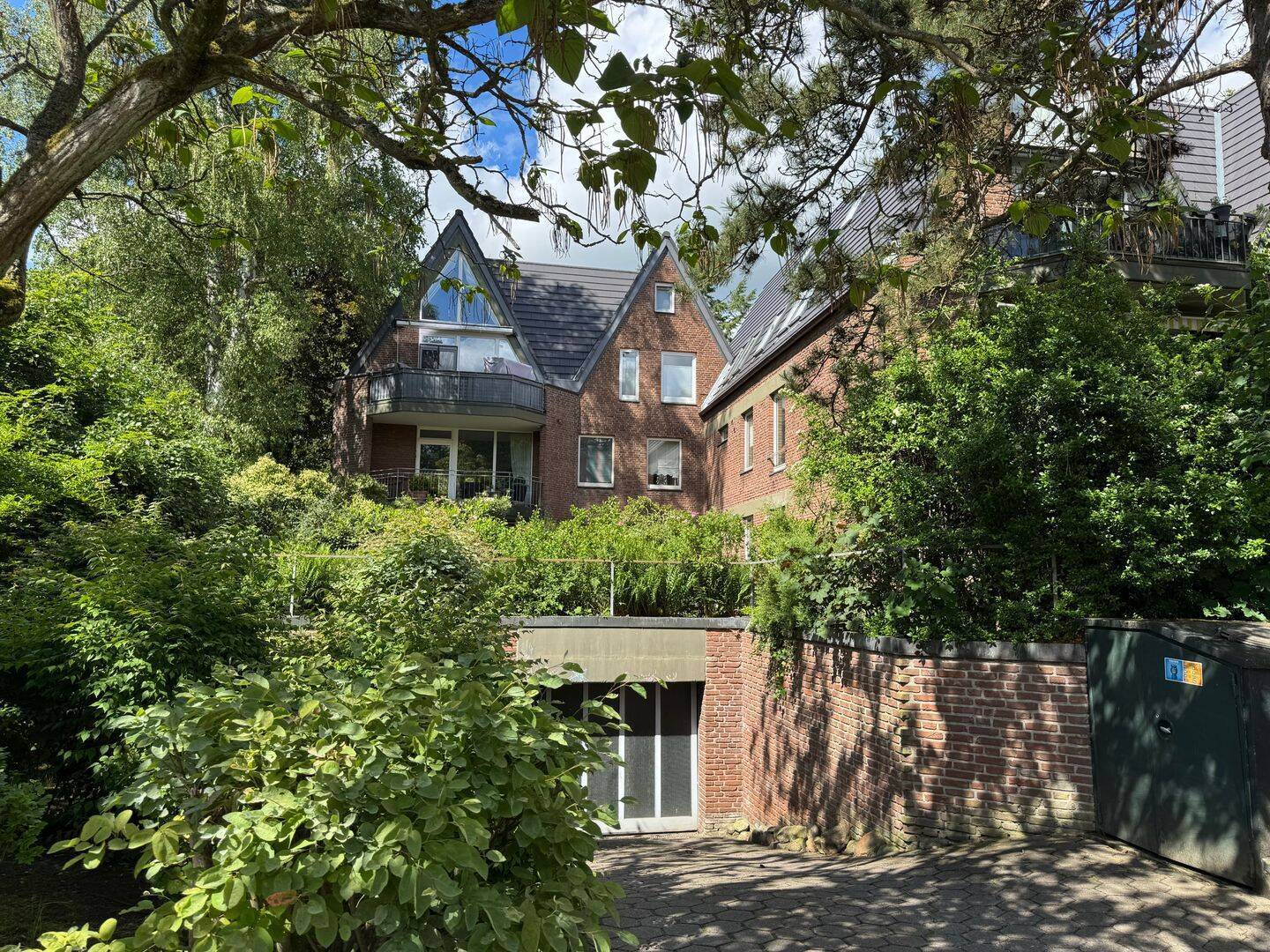 PROVISIONSFREI für den Käufer 1 ½ - Zimmer – Wohnung in Alt-Rahlstedt mit Tiefgaragenstellplatz