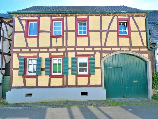 Sanierungsbedürftiges unter Denkmalschutz stehendes Fachwerkhofensemble in Muffendorf