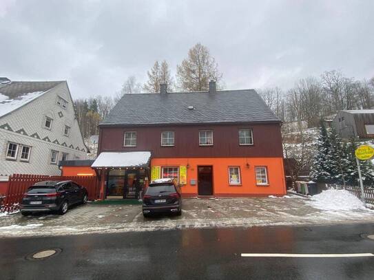 Spielzeugdorf Seiffen/Erzgebirge - Wohnhaus mit Pizza-Imbiss im EG