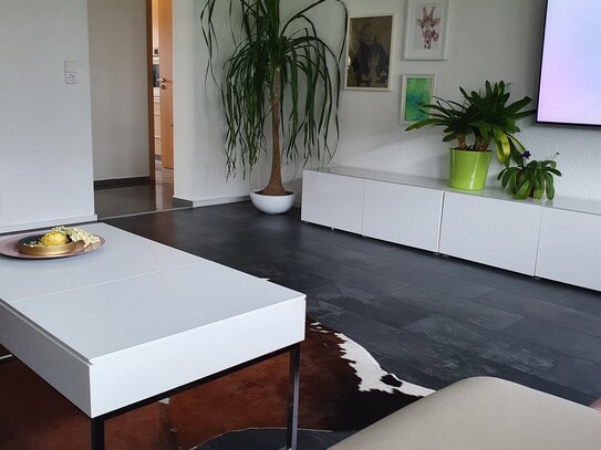 modernisierte 3-Zimmer-Hochparterre-Wohnung mit Balkon und EBK in Stuttgart