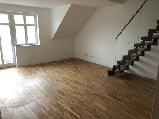 HOCHWERTIGE MAISONETTE-WOHNUNG MIT PARKETT, BALKON, FUßBODENHEIZUNG, LIFT UND MODERNEN BÄDERN