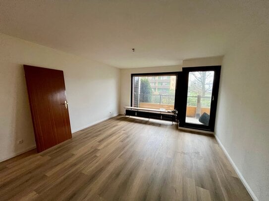 sanierte 2 Zimmer Hochparterrewohnung mit großem Balkon, Fahrstuhl, neuer EBK + TG-Stellplatz