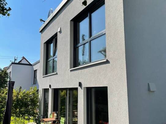 KNIPFER IMMOBILIEN - Maisonetthaus mit Terrasse und Garten in Augsburg-Bärenkeller zur Miete
