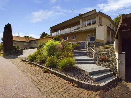 Schönes, großes Haus in hübscher Lage im ruhigen Eifelort Baustert.