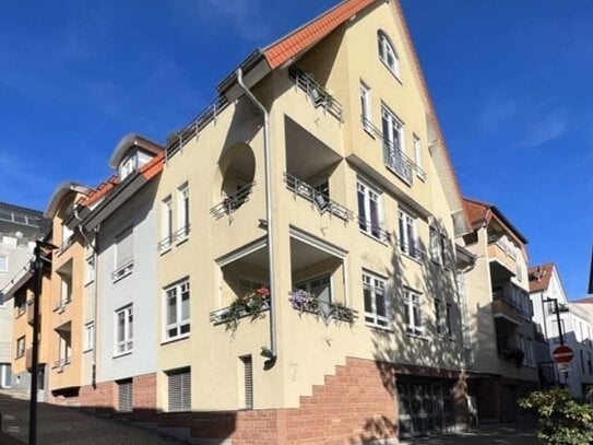 2-Zimmer Wohnung mit EBK, Loggia, Personenaufzug, Garage, zentral in der Innenstadt von Wiesloch