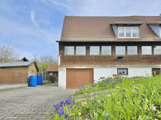 Charmante Doppelhaushälfte mit großzügigem Garten