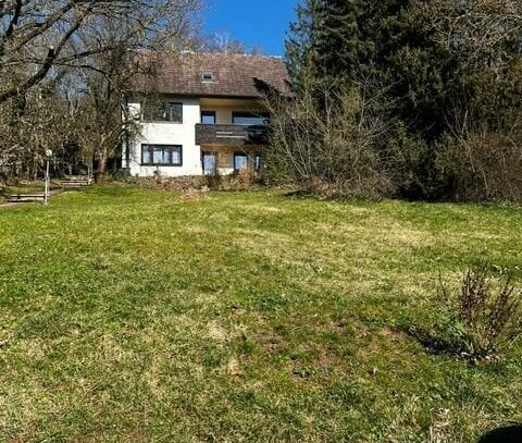 Viel Platz zum Super Preis ! Großes Zweifamilienhaus, Weitblick vom Balkon, eingewachsenes Grundstück