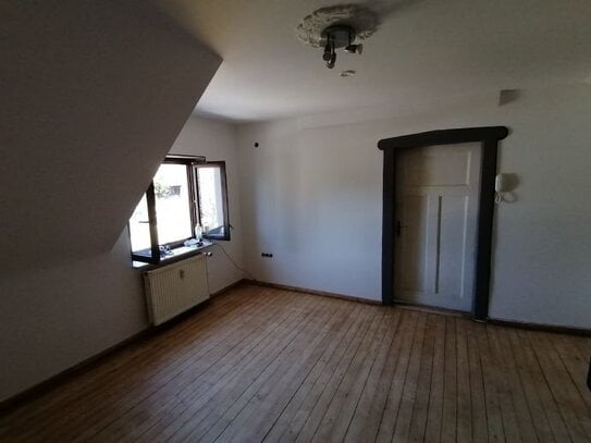 Gemütliche DG Whg in NK- Ludwigsthal - 2 Zimmer mit offener Küche - frei ab 01.04.2025