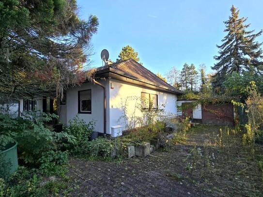 Großer Bungalow mit Grundstück und Garage