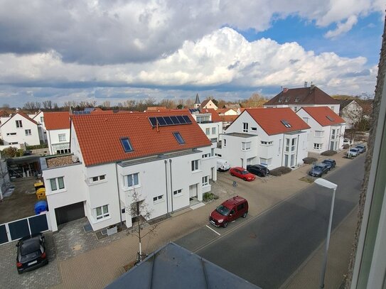 **Große Vierraumwohnung auf zwei Etagen mit Balkon, KAUFEN statt mieten!***