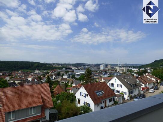 PANORAMABLICK: 3-Zimmer-Whg. im Dachgeschoss, sofort beziehbar