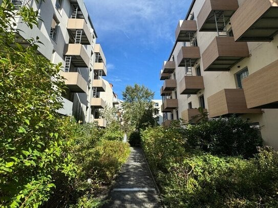 2-Raum-Wohnung im ruhigen Hinterhaus mit Duschbad und Balkon