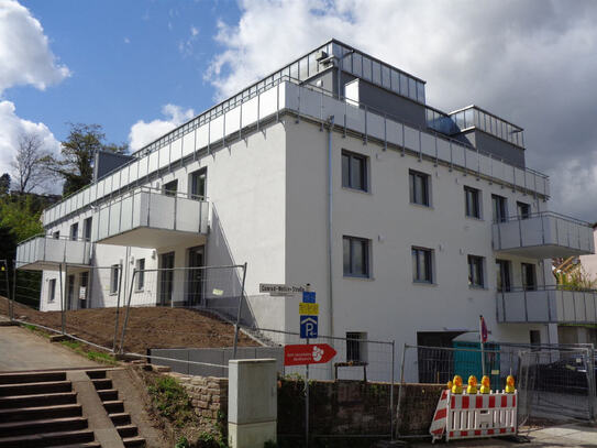 Erstbezug in Wertheim mit Burgblick: 3-Zimmer-Wohnung mit Balkon und TG- Stellplatz