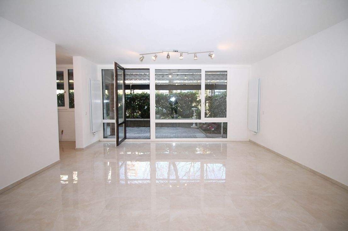 Köln-Weiden, sanierte 2 Zimmerwohnung mit kleinem Garten und Loggia zu verkaufen