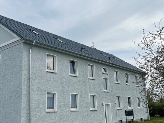 Zur Vermietung steht eine 4-Raum-Wohnung in idyllischer Dorflage.