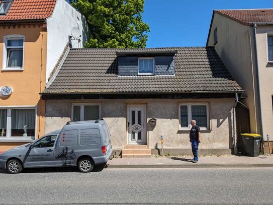 Vermülltes und sanierungsbedürftiges Reihenhaus in Brüel (Handwerkerobjekt)