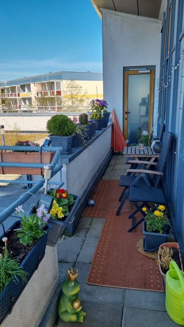 Gepflegte Wohnung mit zwei Zimmern sowie Balkon und Einbauküche in Berlin - Foto 1